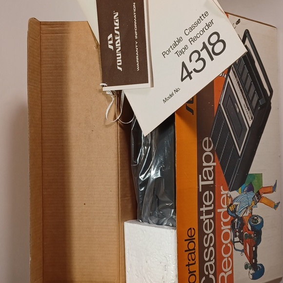 Vintage Soundesign Cassette Recorder - Picture 5 of 10